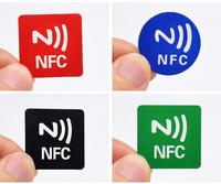 Étiquette NFC anti-métal fiable 13,56 MHz ISO14443A avec logo personnalisé et couche autocollante