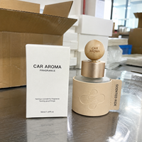 Diffuseur de parfum de luxe écologique 50 ml pour voiture avec boule en bois, huile parfumée, étui en cuir et design de bouteille pour la décoration de la maison et du véhicule