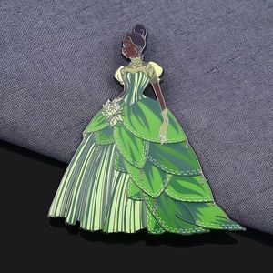 Japon Güzel Kız Düğün Prenses Elbisesi Giyen Boyalı Fotoğraf Çerçeveli Güzel Emaye Rozeti Kawaii Özel Yaka İğnesi - Product Image 3