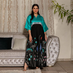 فستان جلباء بطباعة أزياء جديدة للربيع والصيف في دبي بألوان متباينة - Product Image 1
