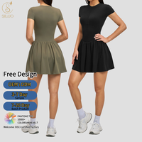 Robe de tennis 2-en-1 personnalisée avec logo pour femme, idéale pour la gym, le pickleball, le yoga, avec demi-fermeture éclair, manches courtes, jupes-culottes anti-frottement et poche intégrée