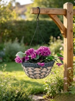 Panier suspendu gris et blanc aspect osier, poignée en tissu, doublure en plastique, pot de jardin mural extérieur