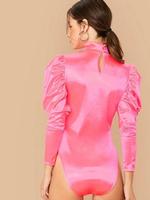 Combinaisons de lingerie décontractées pour femmes, col roulé, rose fluo, satin uni, manches bouffantes, personnalisées par OEM