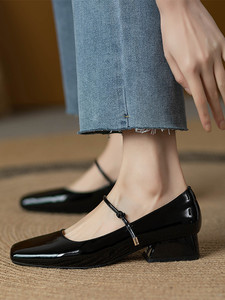 <span class=keywords><strong>Scarpe</strong></span> da Donna Primaverili in Vernice Rossa con Punta Quadrata, <span class=keywords><strong>Tacco</strong></span> <span class=keywords><strong>Basso</strong></span> Spesso, Stile Retrò Francese con Cinturino - Product Image 4