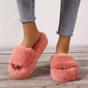 รองเท้าแตะแฟชั่นฤดูหนาวสำหรับผู้หญิง สวมใส่ในบ้าน พื้นหนานุ่ม อุ่นสบาย กันลื่น ขนฟูหรูหรา - Product Image 3
