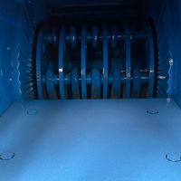 Le plus petit broyeur à marteaux PC400X300 utilisé pour le concassage de pierres, la fabrication de sable et le broyage de poudre dans les petites carrières et les usines d'or.