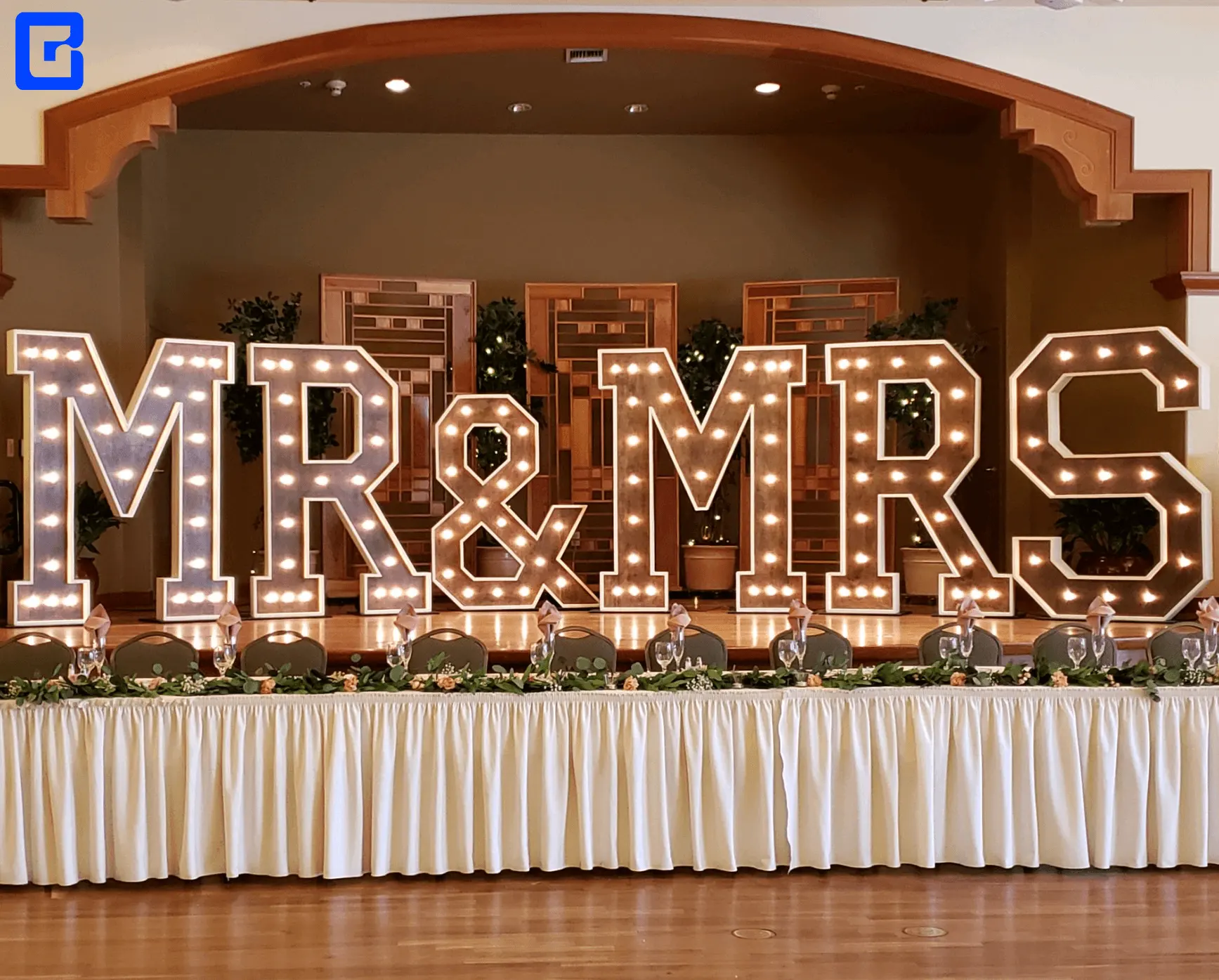 Großhandel Hochzeitzubehör Werbezubehör riesige Buchstaben stehend led-Vordach buchstaben Herr und Frau schild