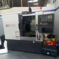 Chine Centre d'usinage CNC vertical à 4 axes XH7122 XH7124 petite fraiseuse CNC largement utilisée