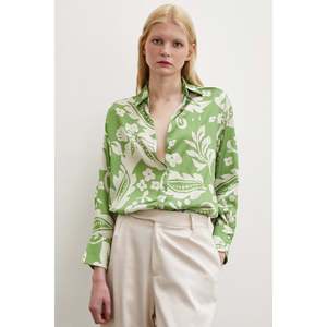 Chemise en satin vert à fleurs pour femmes, boutonnée, décontractée, pour tous les jours - Product Image 6