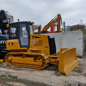 รถดันดินตีนตะขาบ Caterpillar D5K มือสอง สภาพดี สีเหลือง ผลิตในญี่ปุ่น ใบมีดสำหรับงานหนัก อุปกรณ์ก่อสร้าง ความกว้าง 2 เมตร น้ำหนัก 9500 กิโลกรัม ลดราคาพิเศษ - Product Image 4