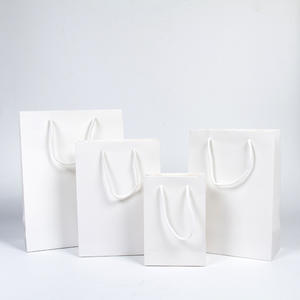 حقيبة من الورق المقوى بتصميم عصري من البلاستيك باللون القرمزي الجلي مناسبة كهدية باللون الأزرق الجزائر - Product Image 3