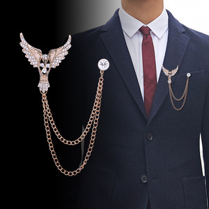 Broche Masculino de Águia com Cristais e Corrente Dupla – Elegante Alfinete de Lapela para Terno, Casamento e Ocasiões Formais - Product Image 1