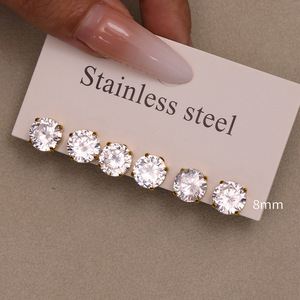 Petites boucles d'oreilles à clous, zircone cubique taillée avec précision, boucles d'oreilles hypoallergéniques en acier inoxydable pour plusieurs piercings - Product Image 6