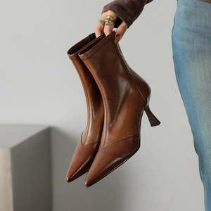 Botines de Piel Vacuna de Primera Calidad para Mujer, con Punta en Pico, Tacones de Aguja Elegantes para Otoño e Invierno - Product Image 5