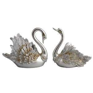 Adorno Moderno Minimalista de Cisne en Resina Gris y Blanca, Decoración para Bodas, Regalo para el Hogar - Product Image 5