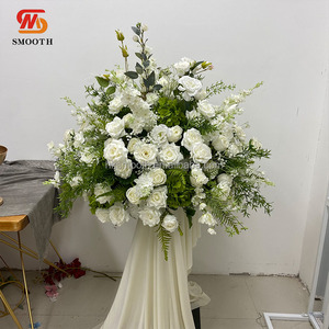 Bouquet de fleurs artificielles blancs et verts, faits main, petits et élégants, pour centre de table de mariage - Product Image 5