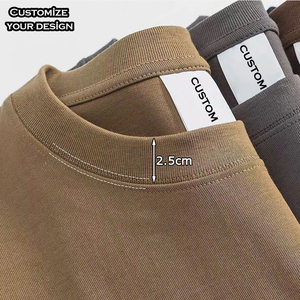 T-shirt da uomo 230gsm 100% cotone, personalizzabile con logo, stampa serigrafica, vestibilità oversize, maglietta bianca, con bordo sul collo a costine larghe 2,5 cm. - Product Image 2