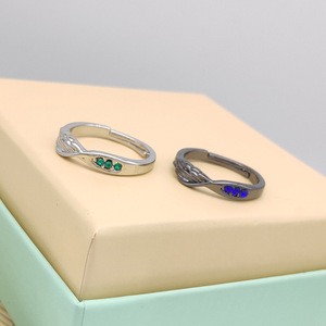 2 disegni attacco su Tian anelli da dito da donna lega <span class=keywords><strong>Anime</strong></span> Eren anelli all'ingrosso donna uomini anello nuziale per <span class=keywords><strong>coppia</strong></span> - Product Image 1