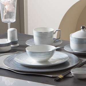 Vajilla de lujo Fine Bone China Blue Pattern con borde dorado Juegos de platos de cena Vajilla Juego de cena - Product Image 3