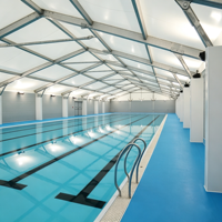 Piscine intérieure à faible entretien avec structure en acier galvanisé et construction étanche