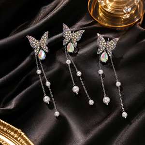 Boucles d'oreilles pendantes longues en perles d'imitation et pampilles, plaquées argent, avec papillon orné de diamants, pour femme, violettes et multicolores, idéales pour un anniversaire - Product Image 2