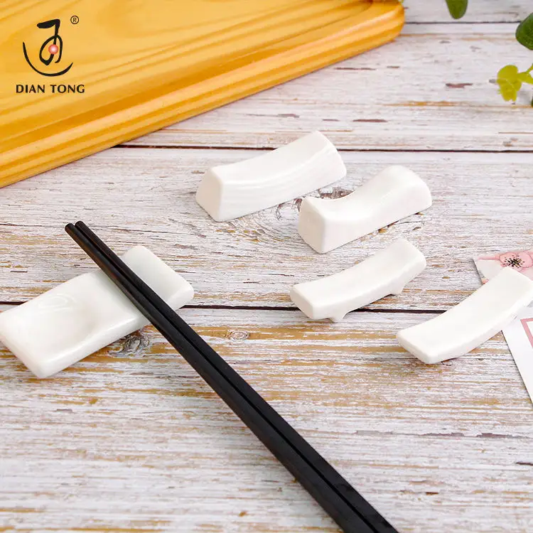 DianTong hot sale custom logo plain white porcelain chop stick and spoon stand chopstick rest ceramic chopstick holder