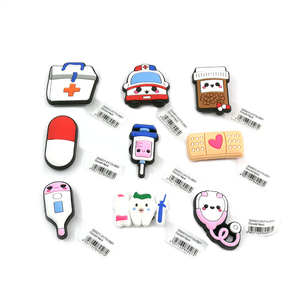 Charme de chaussure personnalisé 2023 nouvelle tendance porte-sabot médecin ambulance médicale <span class=keywords><strong>infirmière</strong></span> uniforme pour dessin animé chaussure sabots décorations de chaussures - Product Image 6