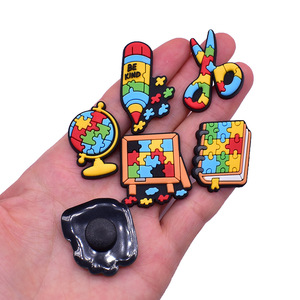 HY 2026 Vente en gros <span class=keywords><strong>de</strong></span> breloques pour chaussures pour le soutien <span class=keywords><strong>de</strong></span> la sensibilisation à l'autisme, adaptées aux personnes autistes, boucles décoratives en PVC et caoutchouc souple - Product Image 4