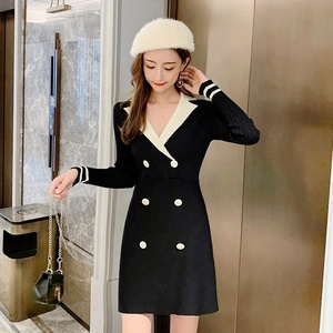 Mini <span class=keywords><strong>abito</strong></span> lavorato a maglia doppiopetto a maniche lunghe da donna all'ingrosso <span class=keywords><strong>abito</strong></span> Casual con scollo a v e colletto rovesciato - Product Image 1