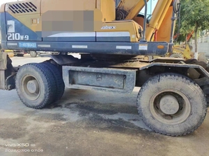 Pelle multifonction sur chenilles originale de la Corée Hyundai 210 d'occasion à haut rendement Hyundai en bon état en vente - Product Image 6