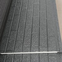 Panneaux sandwich en mousse de polyuréthane ignifugés les plus populaires, panneaux muraux extérieurs isolés en PU pour la construction d'entrepôts