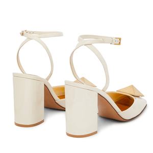 Décolleté eleganti bianche con tacco alto da donna con punta quadrata e cinturino con fibbia alla caviglia - Product Image 4