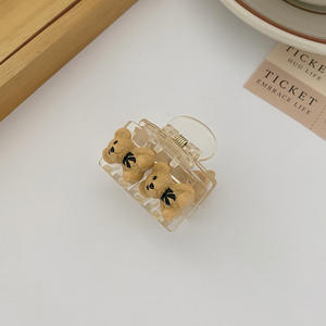 Pinza de Pelo de Plástico con Diseño de Oso Adorable para Cola de Caballo Alta, Novedad PL - Product Image 3