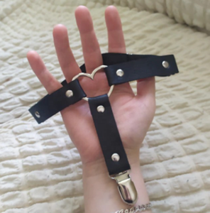 Liguero elástico Punk gótico para mujer, cinturón de Bondage con elástico para pierna y muslo, medias de piel sintética con corazón - Product Image 4