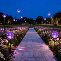Lampe à piquet LED en forme de boule de cristal à facettes, lumière violette pour aménagement paysager, parfaite pour parcs, parterres de fleurs et allées.