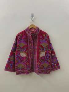 เสื้อคลุมสั้นปักลายสัตว์แบบซูซานี ทำมือจากผ้ากำมะหยี่ สไตล์โบโฮ เอธนิค เหมาะสำหรับฤดูหนาว ของขวัญสำหรับเธอ จากอินเดีย - Product Image 1