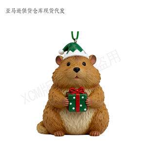 Adorable figurine <span class=keywords><strong>de</strong></span> hamster personnalisée en polyrésine - Portant un cœur - Bandana rouge imprimé, tenant une noix, excellent article <span class=keywords><strong>de</strong></span> décoration - Product Image 3