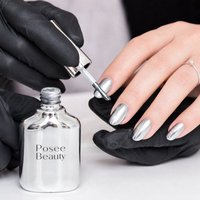 Galvanisch versilberter Nagellackflaschenverschluss mit Pinsel, geteiltes Panzerdesign, hochweißes Glas, quadratische Form, Siebdruck