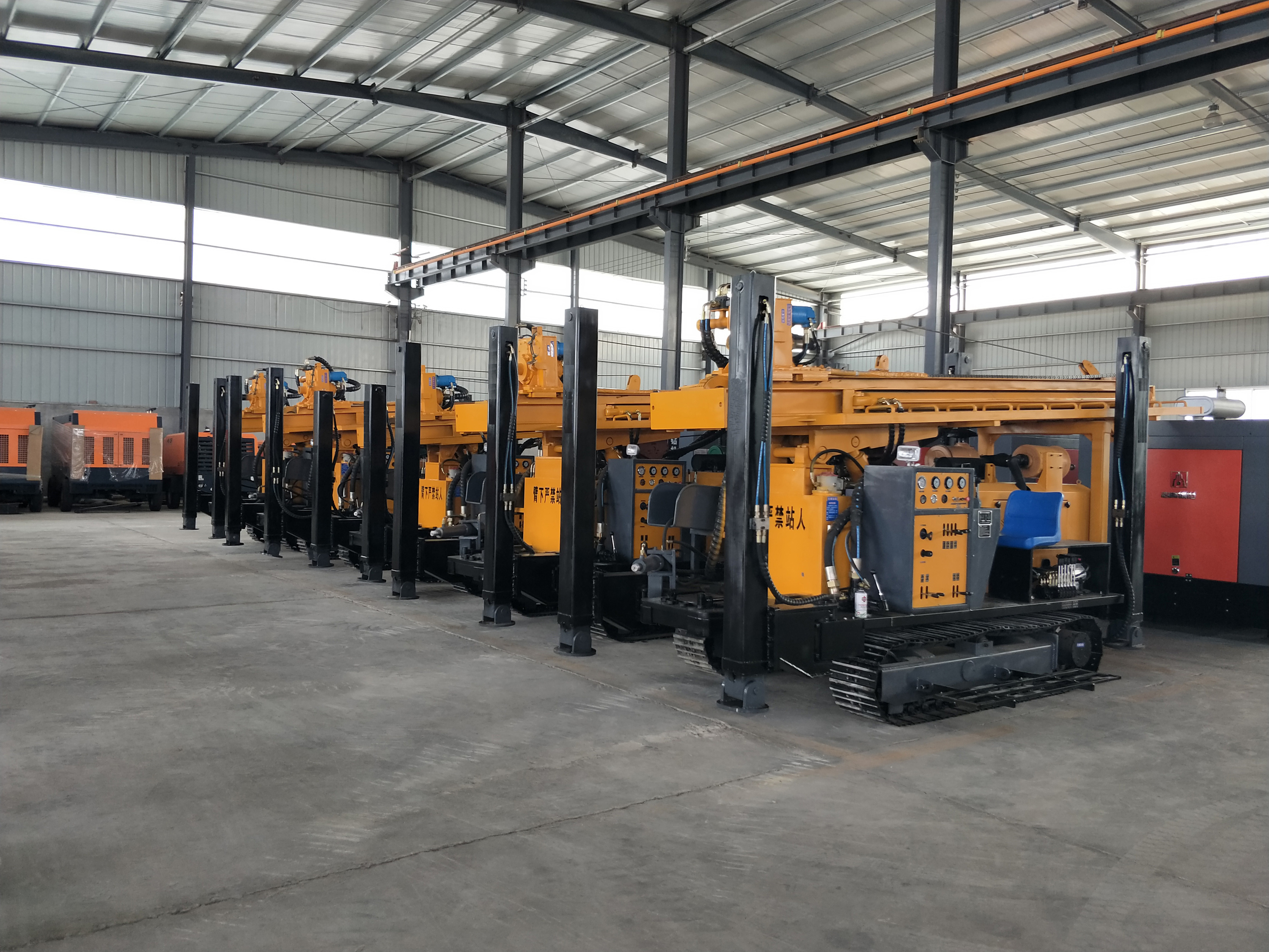 200m Profondeur chenille de prix usine type disjoncteur de forage de roche de puits d'eau