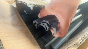 カスタマイズされたフレキシブルPVC装飾ストリップエッジトリムラウンドコーナーストリップレジリエンスフローリングカバーコーブフィレットカーペットセラミックタイル - Product Image 5