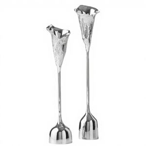 Ensemble de 2 élégants bougeoirs en argent en forme de lys calla, classiques, en métal, pour décoration de table de mariage ou de maison, écologiques et durables - Product Image 1