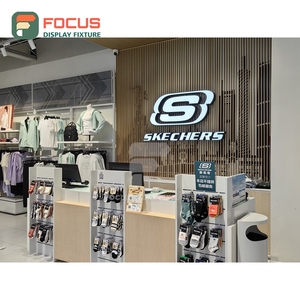 Solución Integral de Tienda: Mueble Exhibidor de Madera para Boutique y Tienda de Ropa - Product Image 1