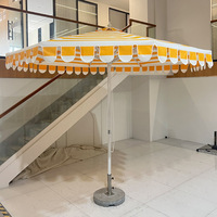 Parasol de terrasse extérieur imperméable en aluminium à rotation 360 degrés avec pilier central, imprimé sur mesure, avec base – Vente en gros