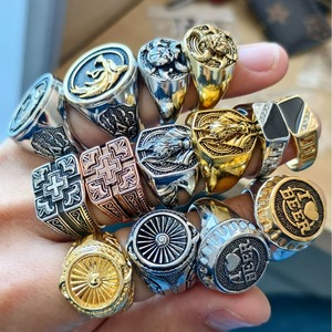 Venta al por mayor Hip Hop Estilo Punk Vintage Personalidad Hombres creativos Cruz Lobo Calavera Anillo para hombres - Product Image 3