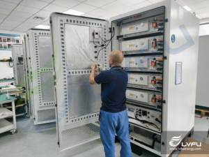 Contenedor de Almacenamiento de Energía Comercial e Industrial LVFU de 261 kWh, Sistema Solar Fuera de la Red de 250 kW para Comercios e Industrias - Product Image 4