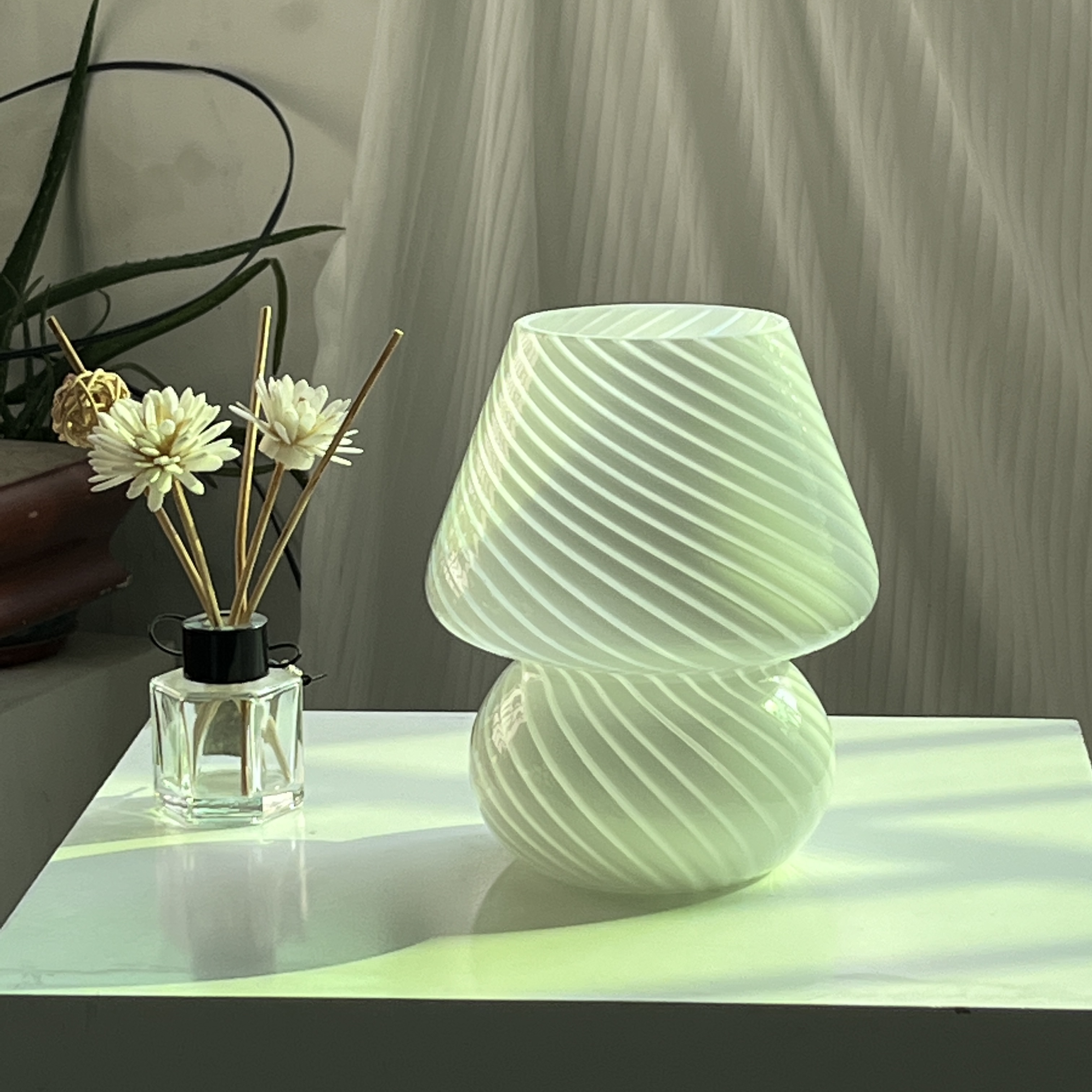 Schilderij Glazen Paddestoel Tafellamp, 5,9 Inch Hoge Glas-In-Lood Plant Serie Nachtlampje, Vintage Nachtkastje Lamp, Voor Slaapkamer Woonkamer Home Office Decor Cadeau,E