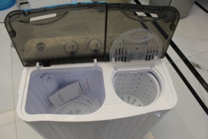 Mini <span class=keywords><strong>machine</strong></span> <span class=keywords><strong>à</strong></span> <span class=keywords><strong>laver</strong></span> semi-automatique <span class=keywords><strong>à</strong></span> double baignoire de <span class=keywords><strong>5kg</strong></span> prise américaine design compact pour la maison et l'hôtel - Product Image 6