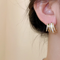 Offre Spéciale Design géométrique mode Micro diamant boucles d'oreilles femmes haut de gamme français Zircon griffe plusieurs rangées C forme boucles d'oreilles