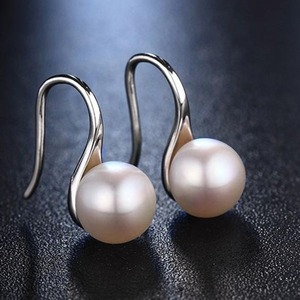Orecchini Minimalisti con Perle, Gioielli Eleganti da Donna con Perle Finte, Accessori Chic per Uso Quotidiano - Product Image 1