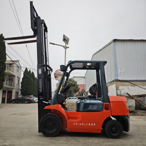 Utilisé pour 30 chariots élévateurs, modèle 2022, capacité de 3 tonnes, 4x4, transmission intégrale, moteur diesel, origine japonaise - Product Image 3